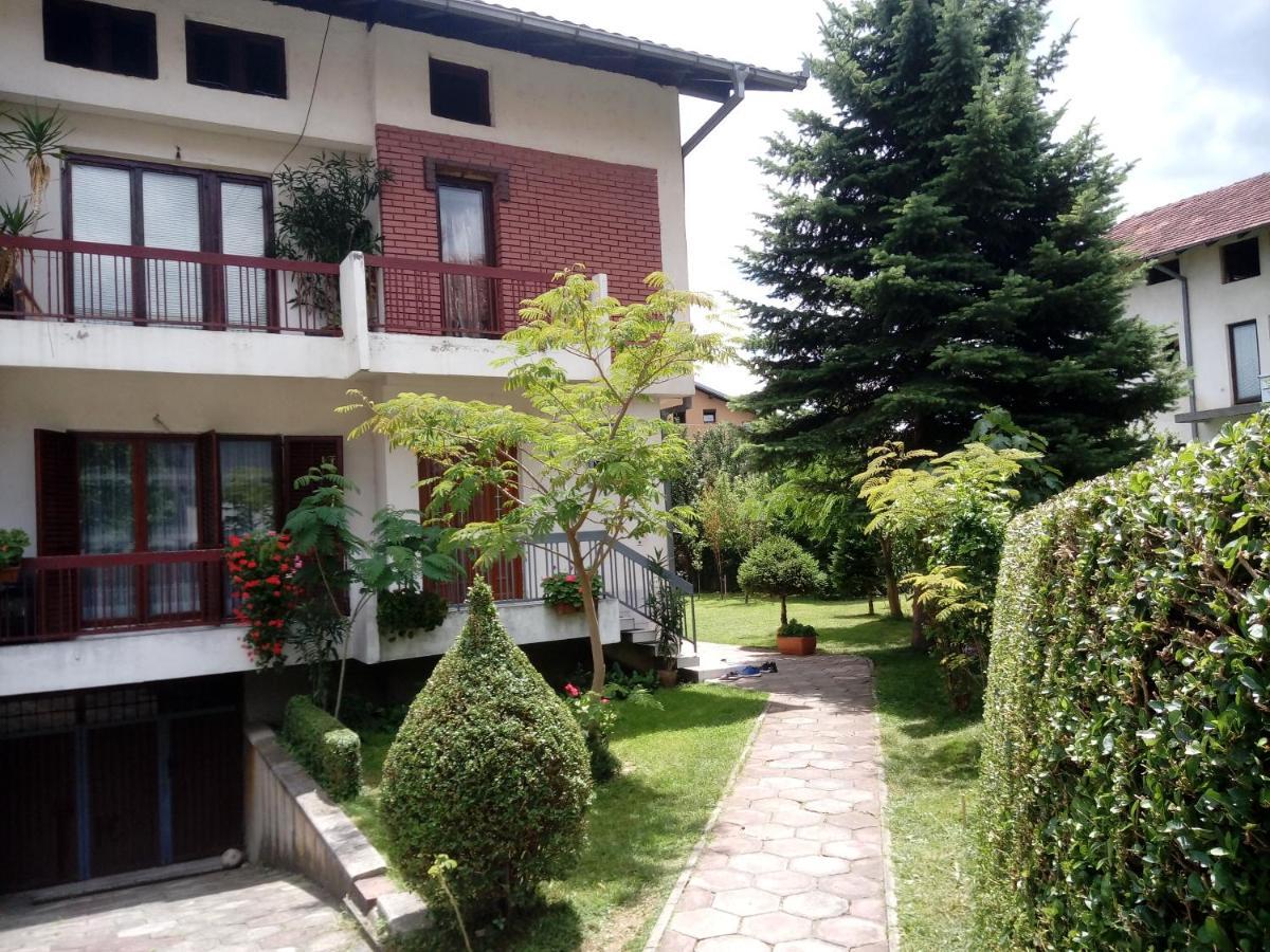 Bus Station Hostel Печ Екстер'єр фото