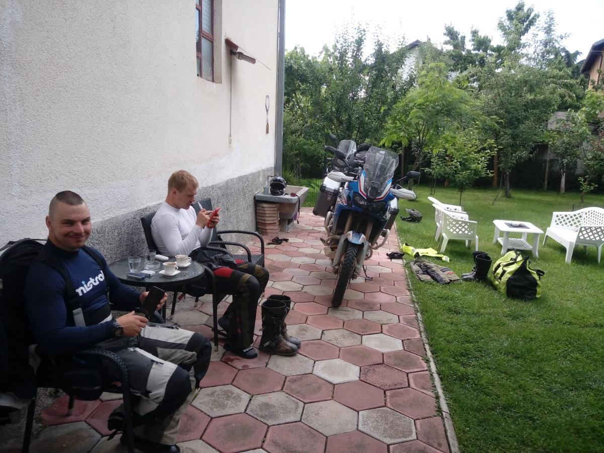 Bus Station Hostel Печ Екстер'єр фото