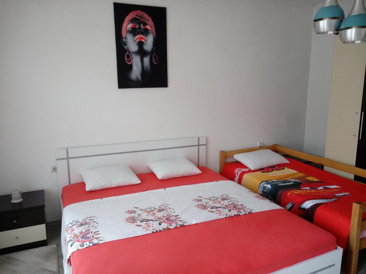 Bus Station Hostel Печ Екстер'єр фото