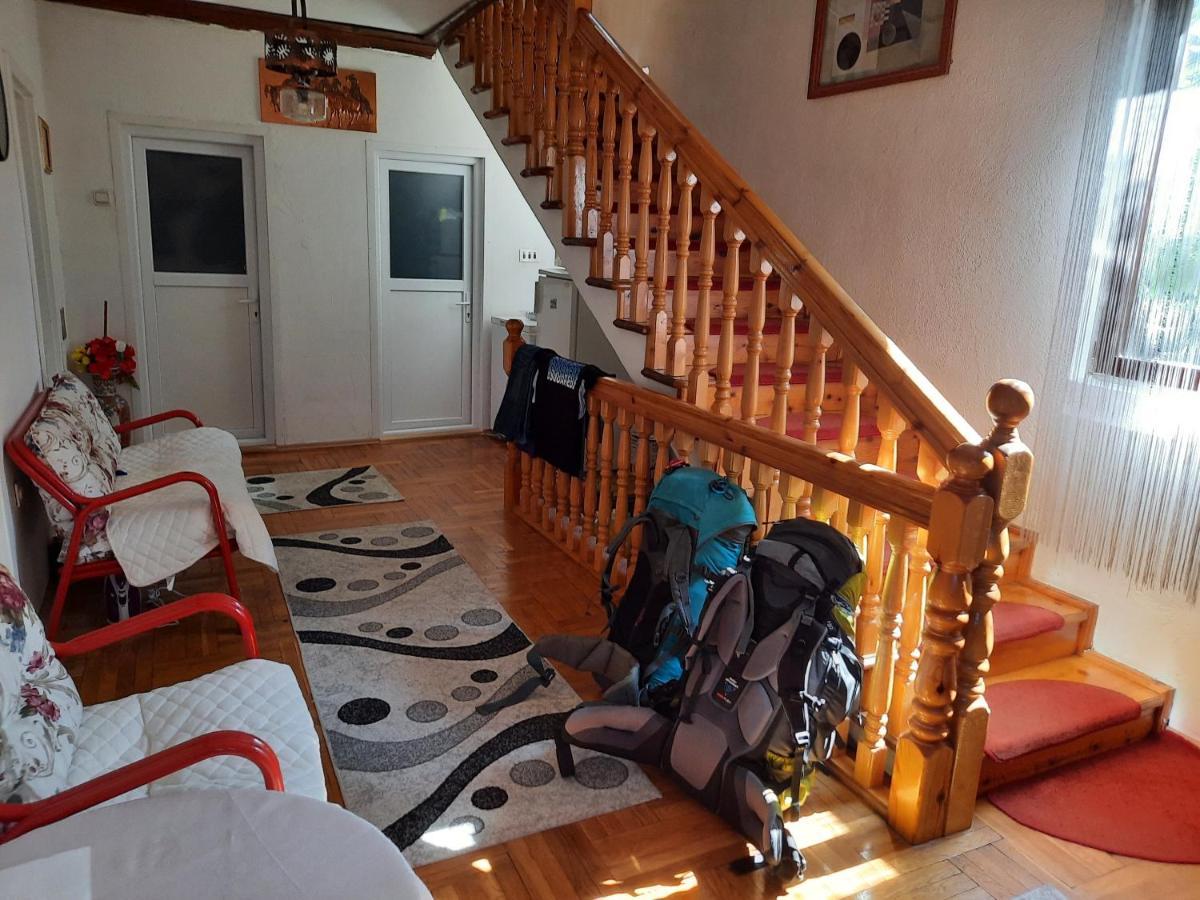 Bus Station Hostel Печ Екстер'єр фото