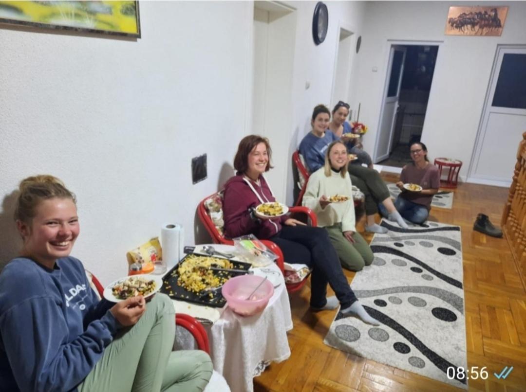 Bus Station Hostel Печ Екстер'єр фото