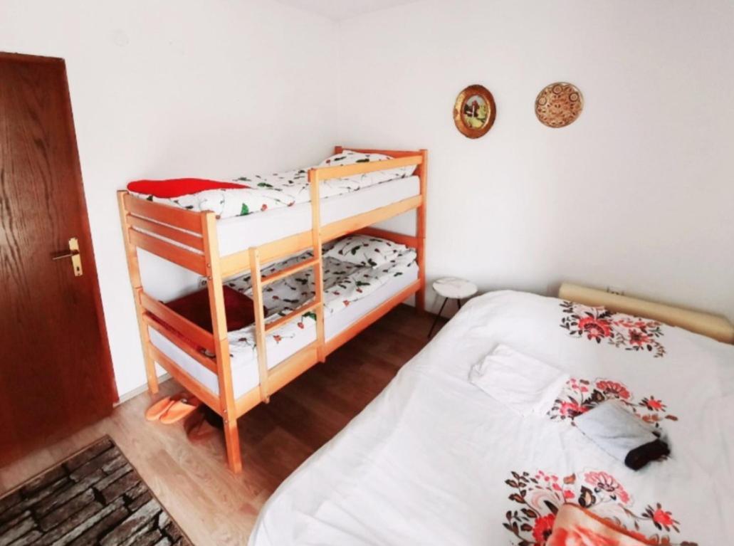 Bus Station Hostel Печ Екстер'єр фото