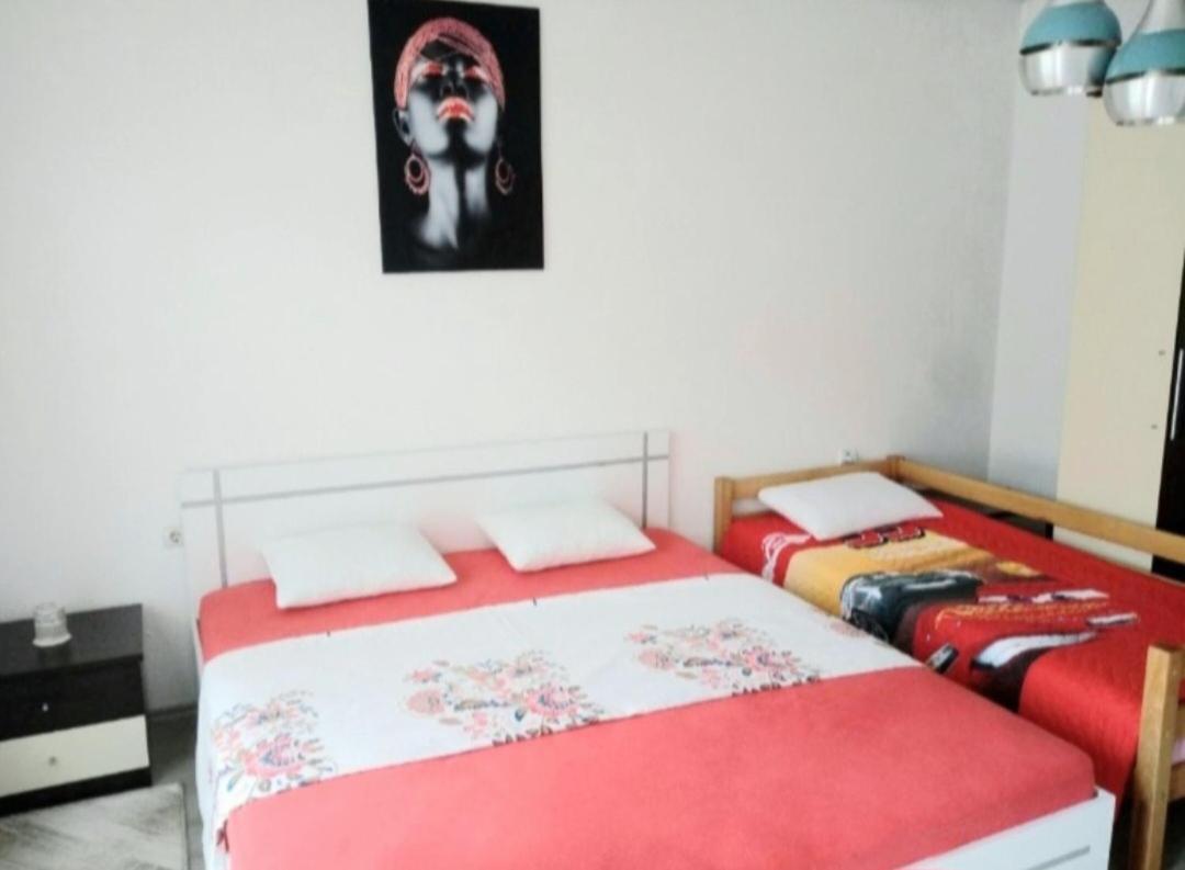 Bus Station Hostel Печ Екстер'єр фото