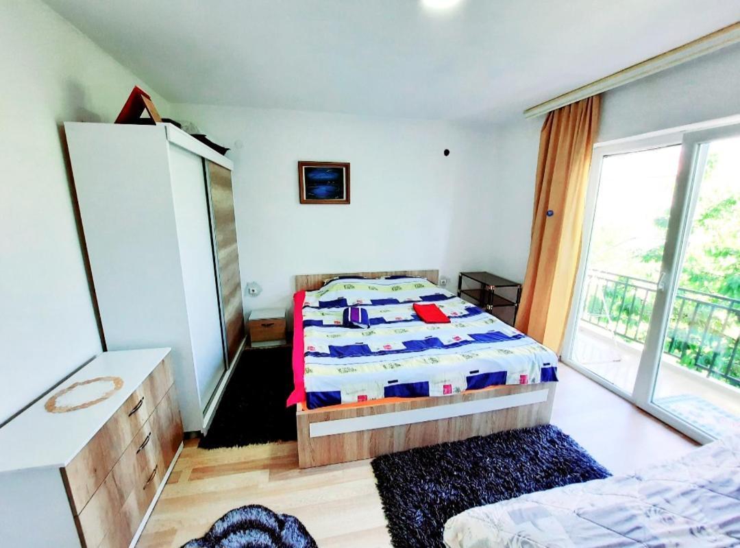 Bus Station Hostel Печ Екстер'єр фото
