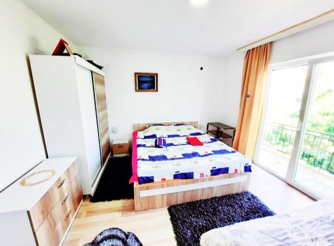 Bus Station Hostel Печ Екстер'єр фото