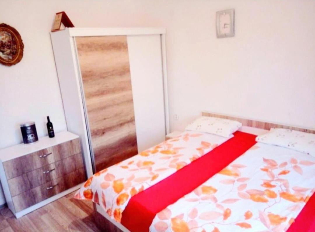 Bus Station Hostel Печ Екстер'єр фото