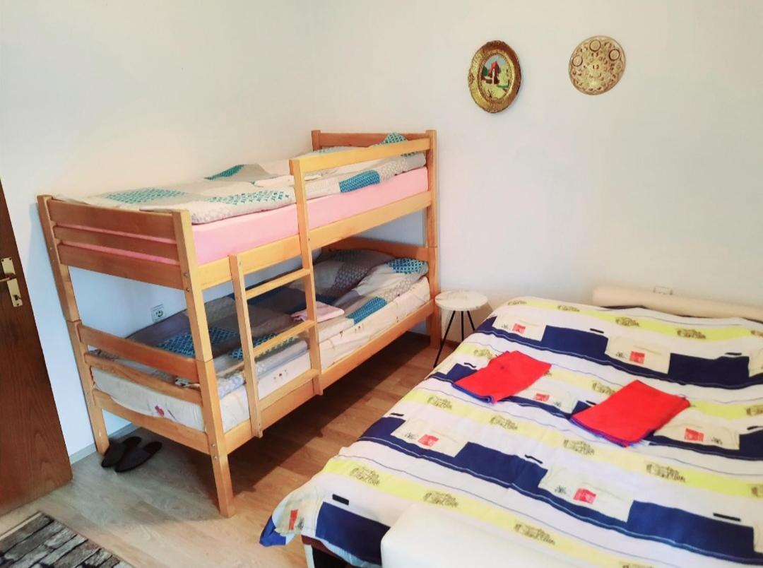Bus Station Hostel Печ Екстер'єр фото